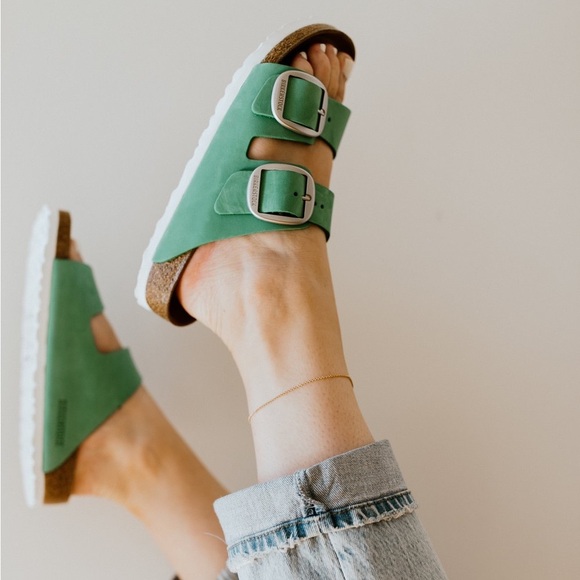 Arizona Big Buckle Leather Birkenstocks. Green. Size 39 - Picture 7 of 9